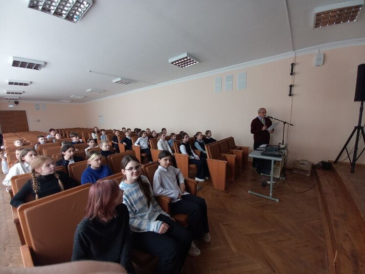 В протвинской Музыкальной школе прошёл лекторий «Песни, опалённые войной»