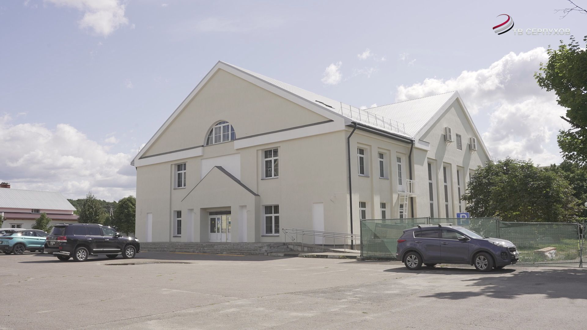 В Серпухове завершается капитальный ремонт кровли и фасада Дома культуры «Большевик»
