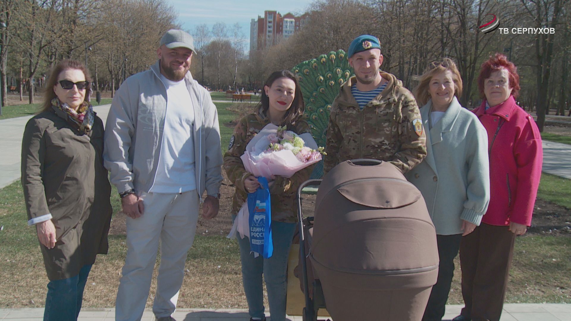 В Серпухове ветерана СВО поздравили с первенцем
