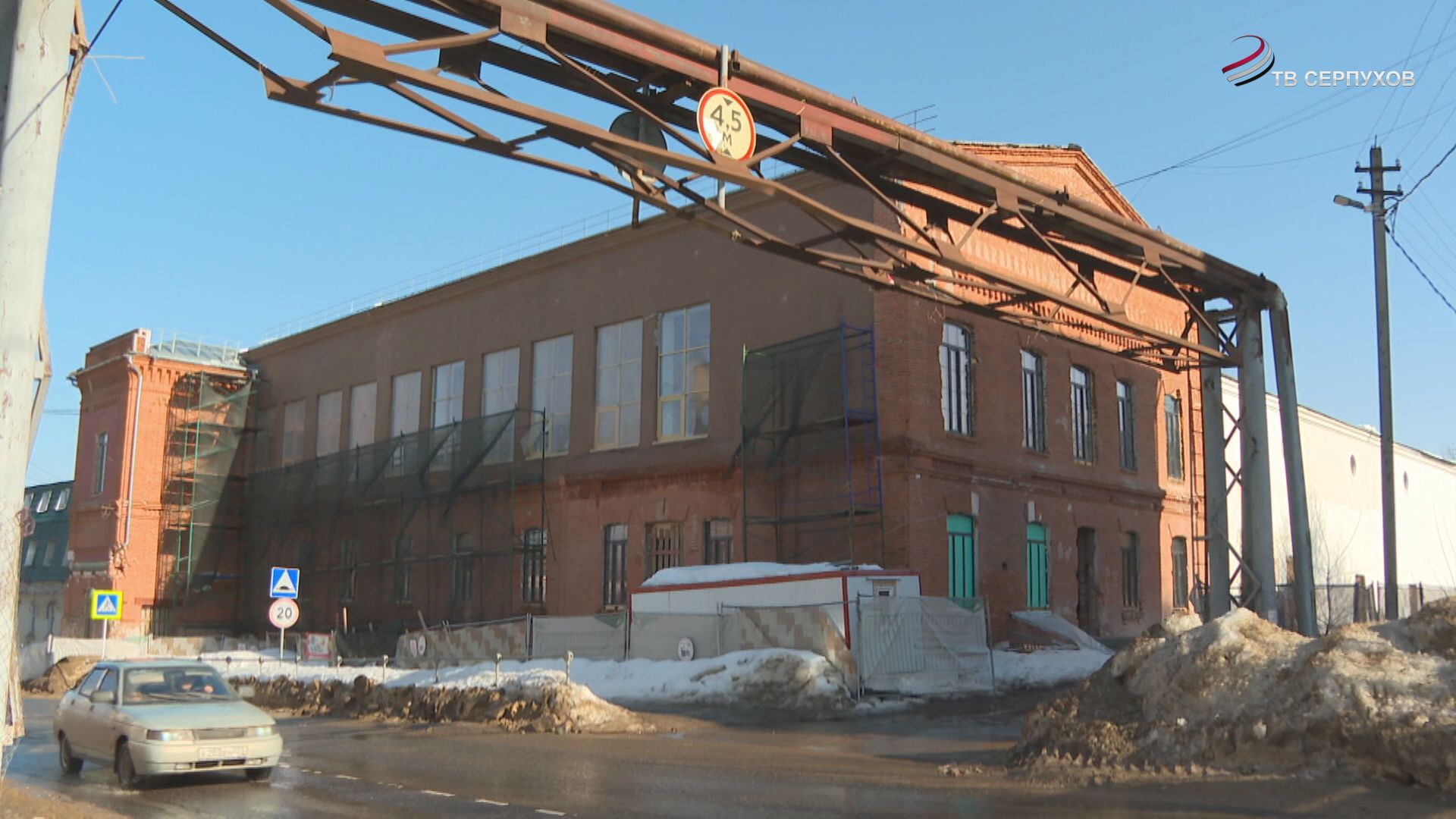 В Серпухове завершили первый этап фасадных работ капитального ремонта дворца культуры «Исток»