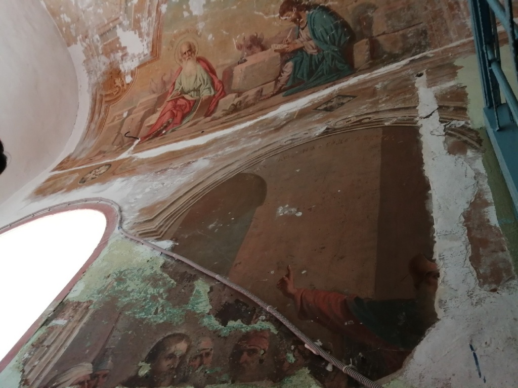 В Серпухове, в соборе Распятия Господня, идет изучение обнаруженной старинной фрески В Серпухове, в соборе Распятия Господня, идет изучение обнаруженной старинной фрески