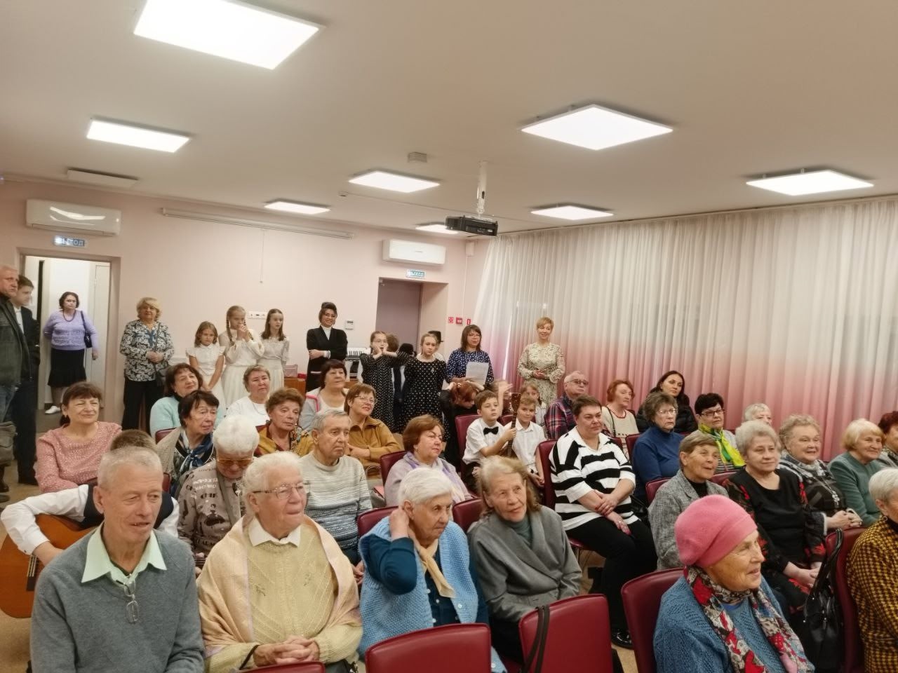 В Серпухове состоялся концерт «Золотой возраст», где прозвучали песни Алексея Экимяна