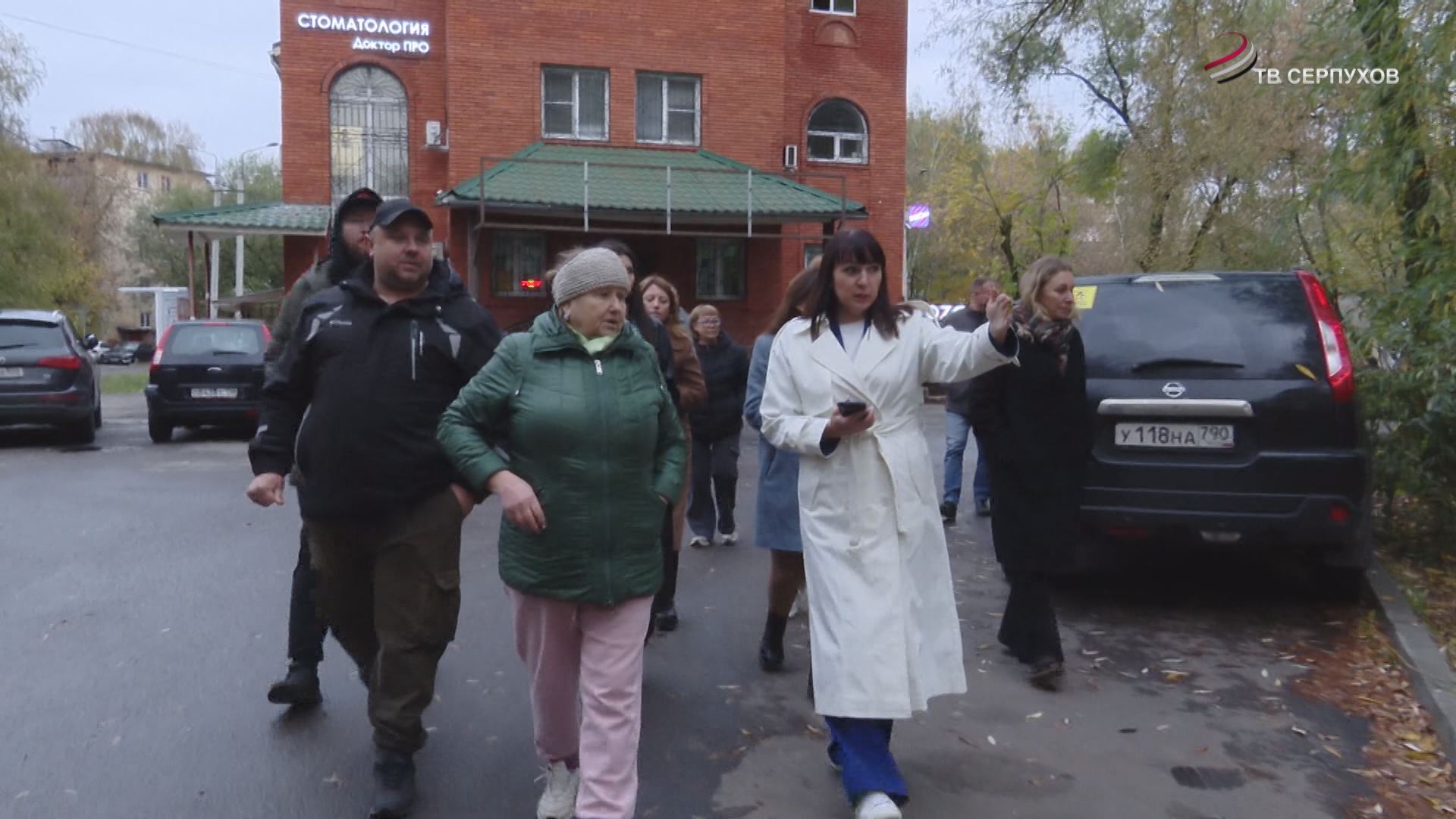 В Серпухове с жителями улицы Центральная обсудили благоустройство дворов  
