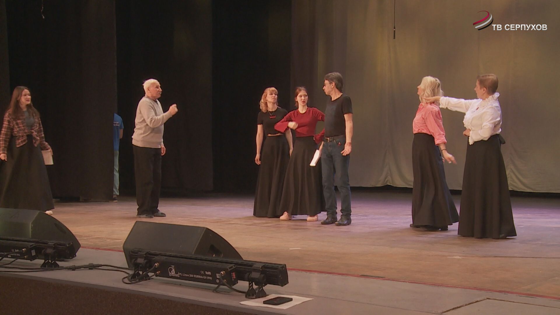 К своему профессиональному празднику театр «Зазеркалье» подготовил премьеру по Чеховским рассказам