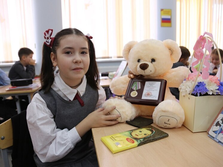 Юного волонтера из Серпухова наградили медалью «За бескорыстную помощь воинам России»