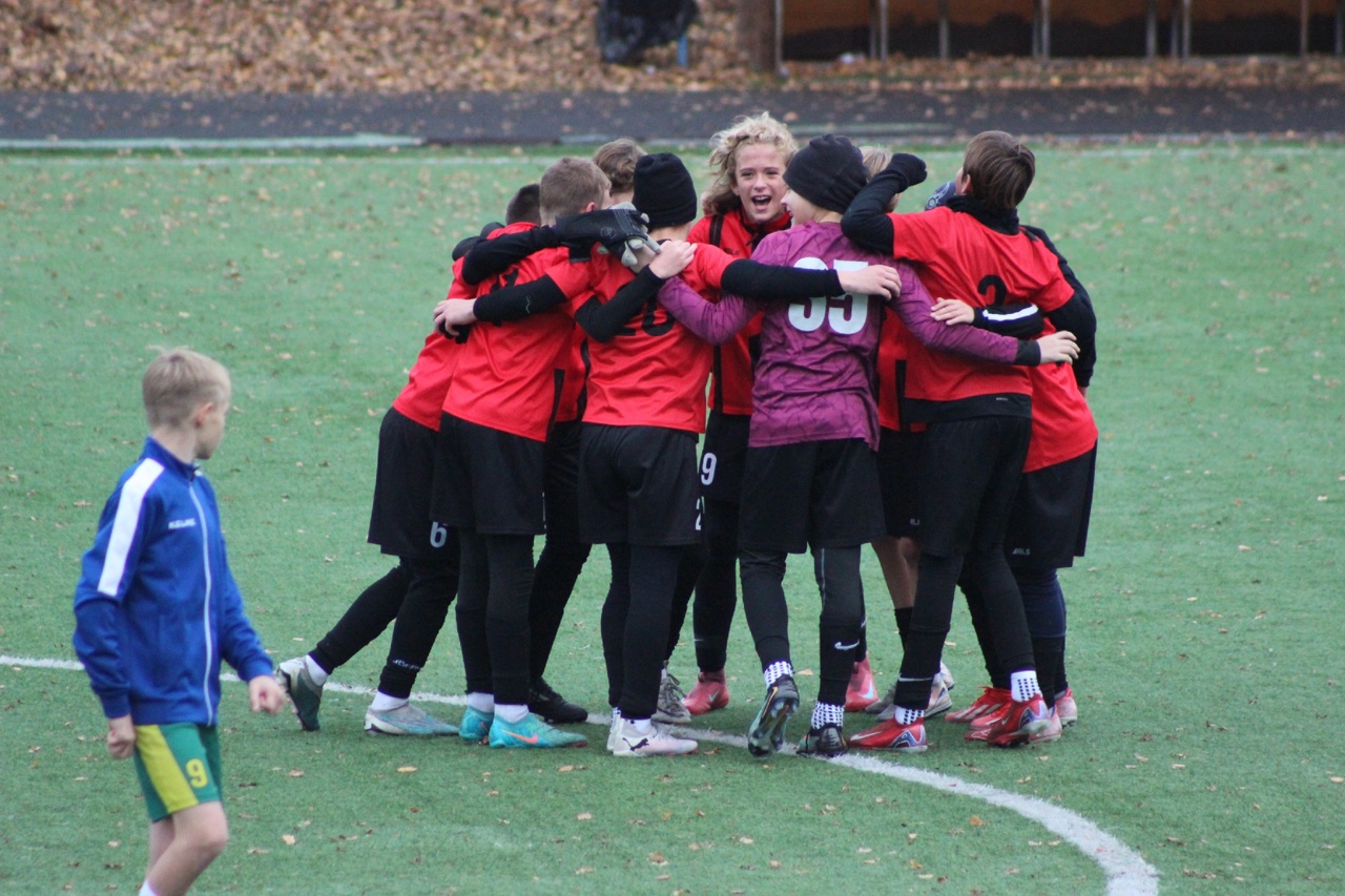 Футбольная команда «Крепость» из Серпухова выиграла кубок Подольска 