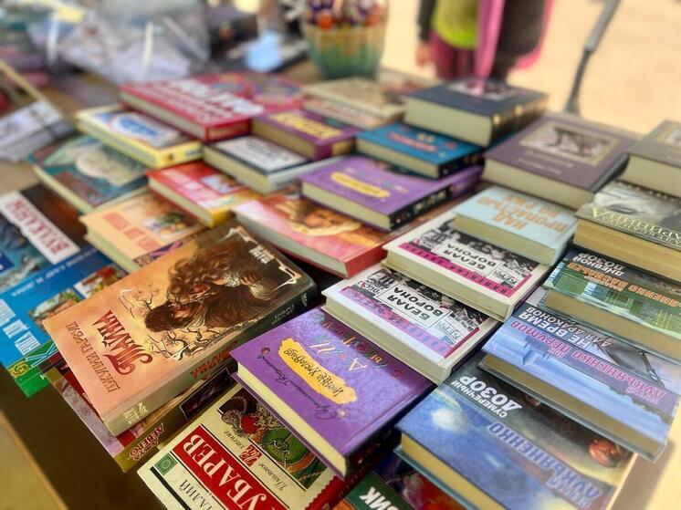 В парке им. Олега Степанова в Серпухове работает летний читальный зал