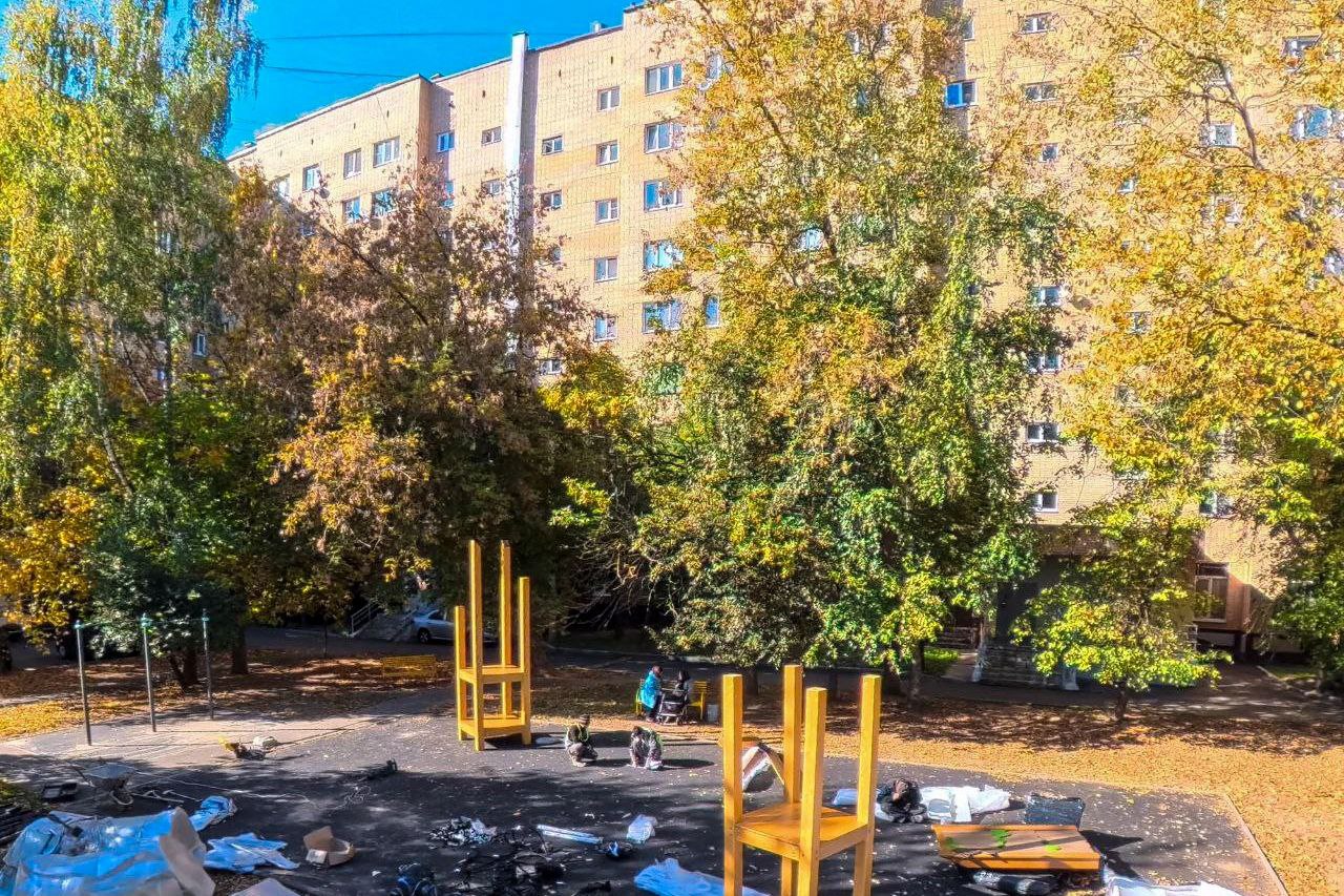 Работы по благоустройству детских площадок в Серпухове подходят к завершению 