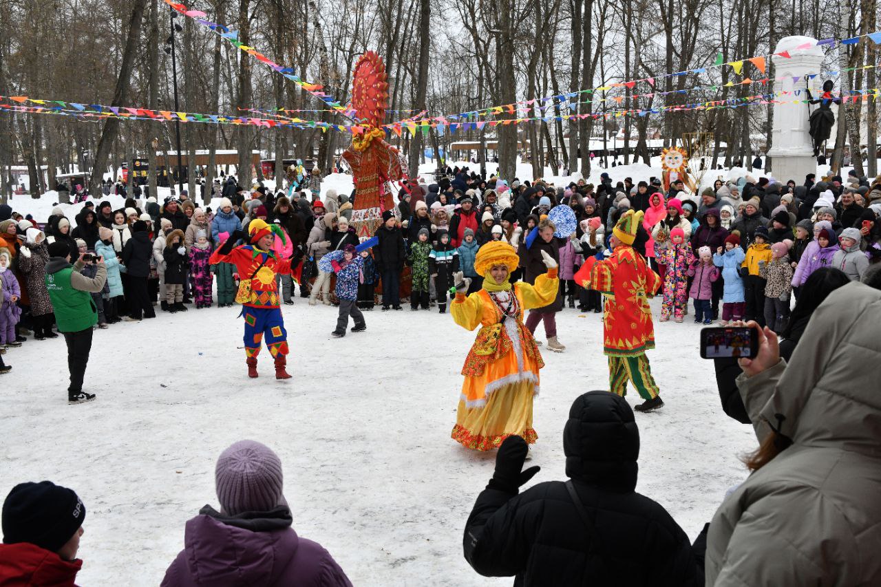 В Серпухове ярко и масштабно проводили Масленицу 