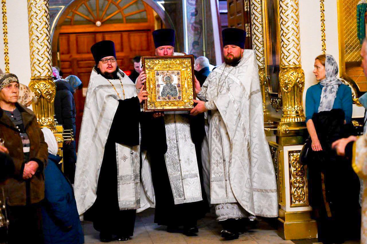 В Серпухов привезли икону Божией Матери «Умягчение злых сердец» 