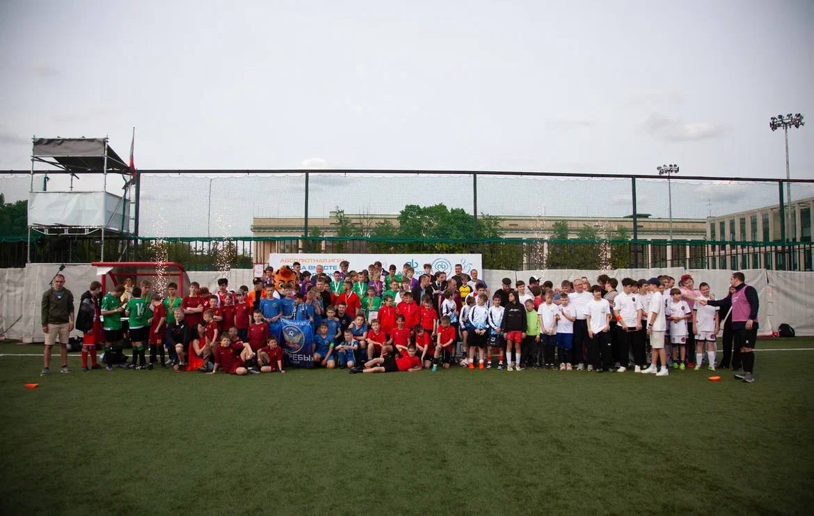 Команда серпуховской школы «Абсолют» выиграла инклюзивный турнир по мини-футболу