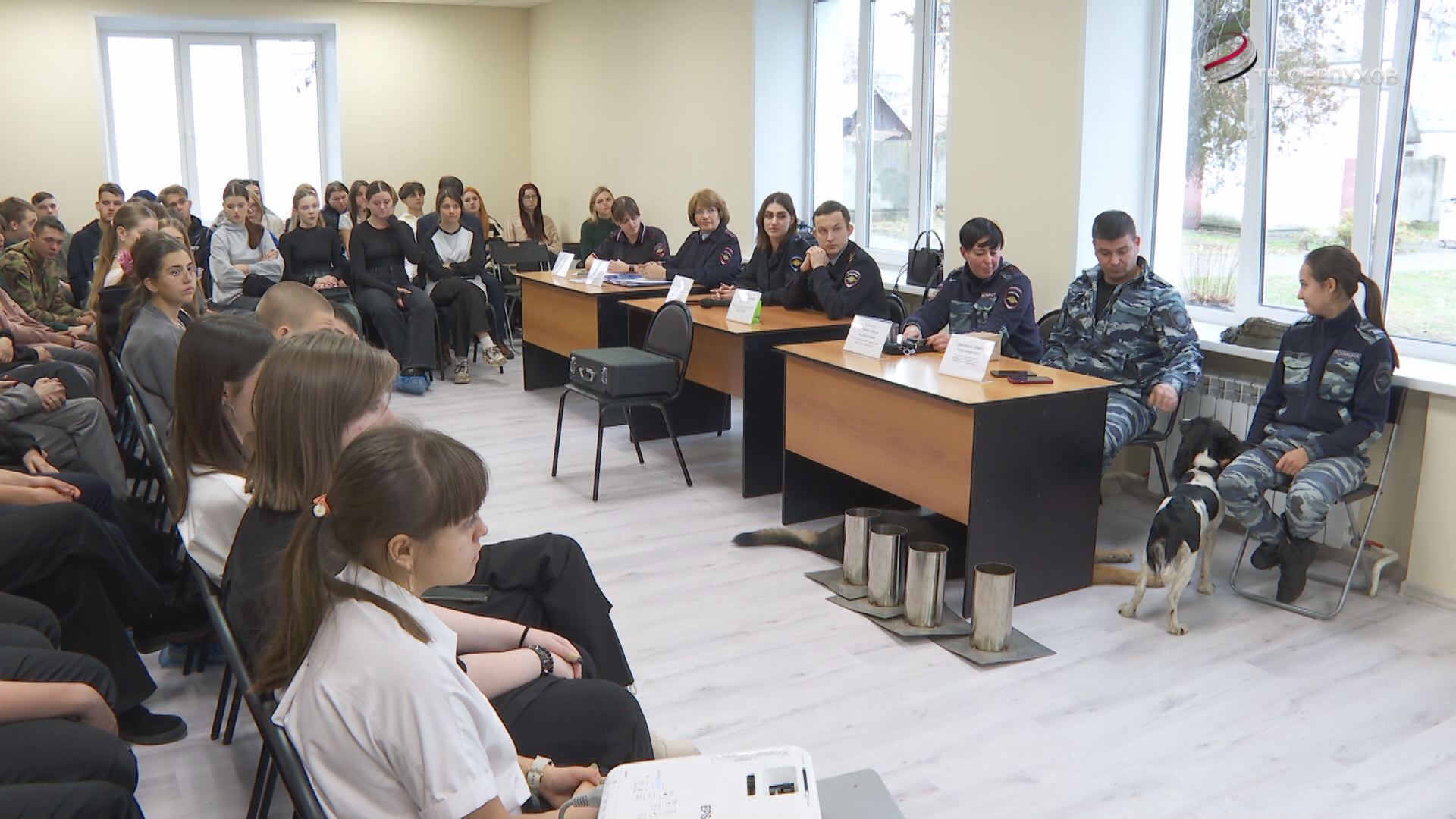 В центре по профориентации провели встречу с сотрудниками управления УМВД России «Серпуховское» 