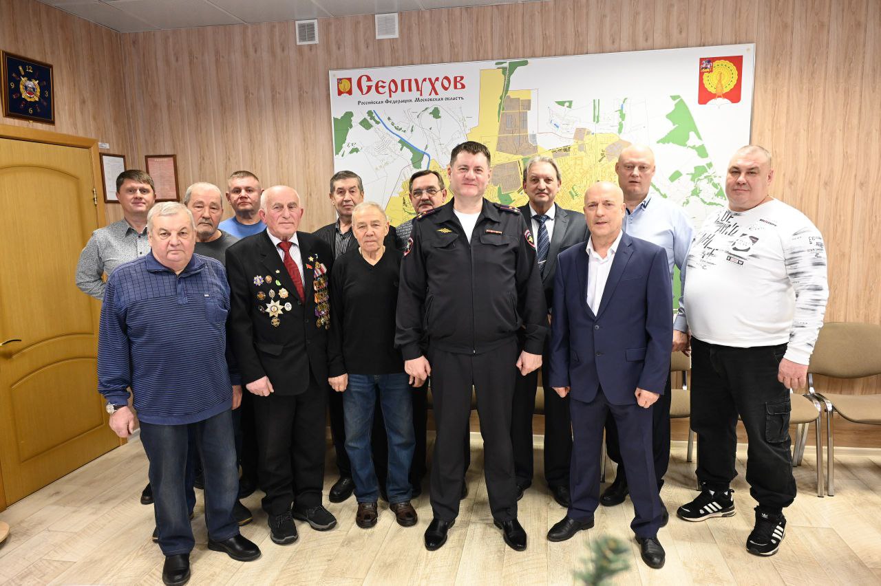 В Серпуховской Госавтоинспекции поздравили с Новым годом ветеранов службы 