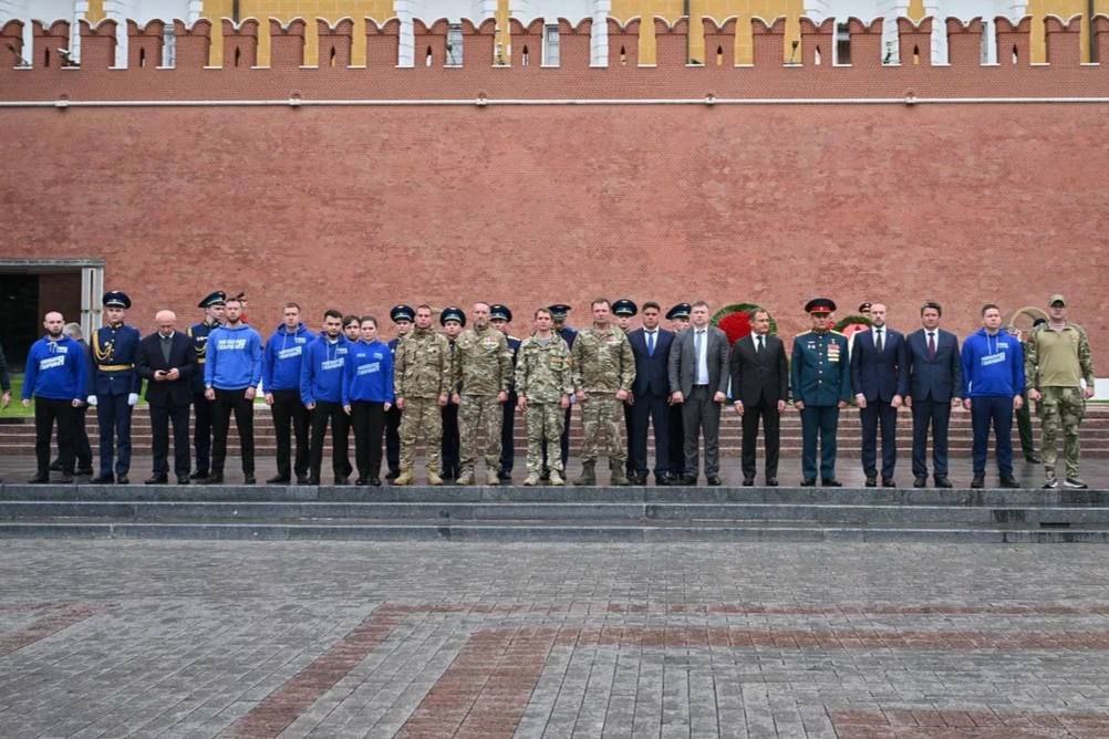 Глава Серпухова возложил цветы на Могилу Неизвестного Солдата в Москве