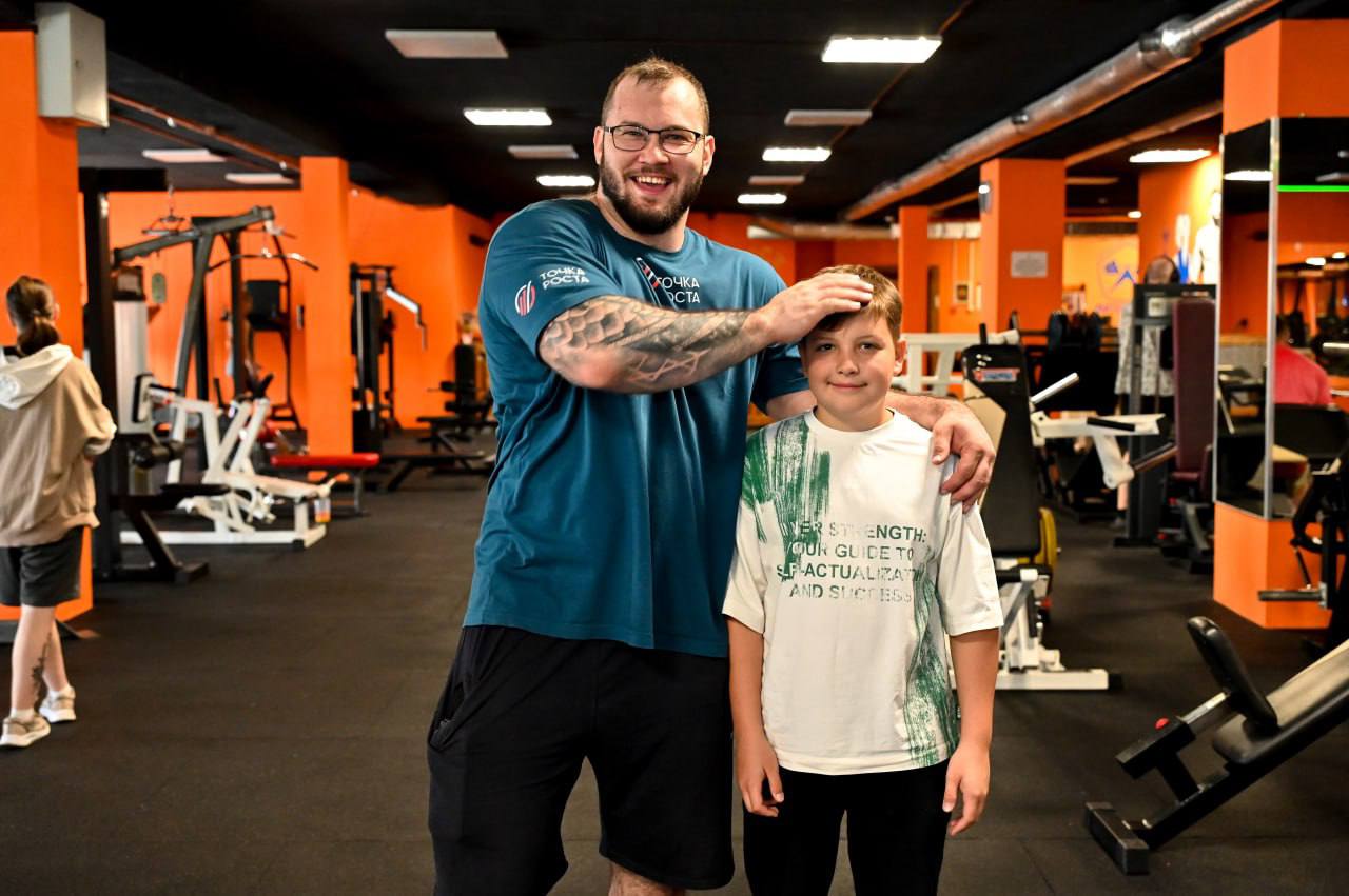 Серпухович Дмитрий Жемаркин установил мировой рекорд и стал лучшим в дисциплине «Строгий подъем на бицепс»