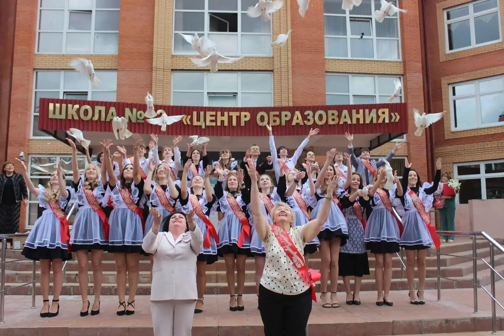 В школах Городского округа Серпухов прозвенели последние звонки. В школах Городского округа Серпухов прозвенели последние звонки.
