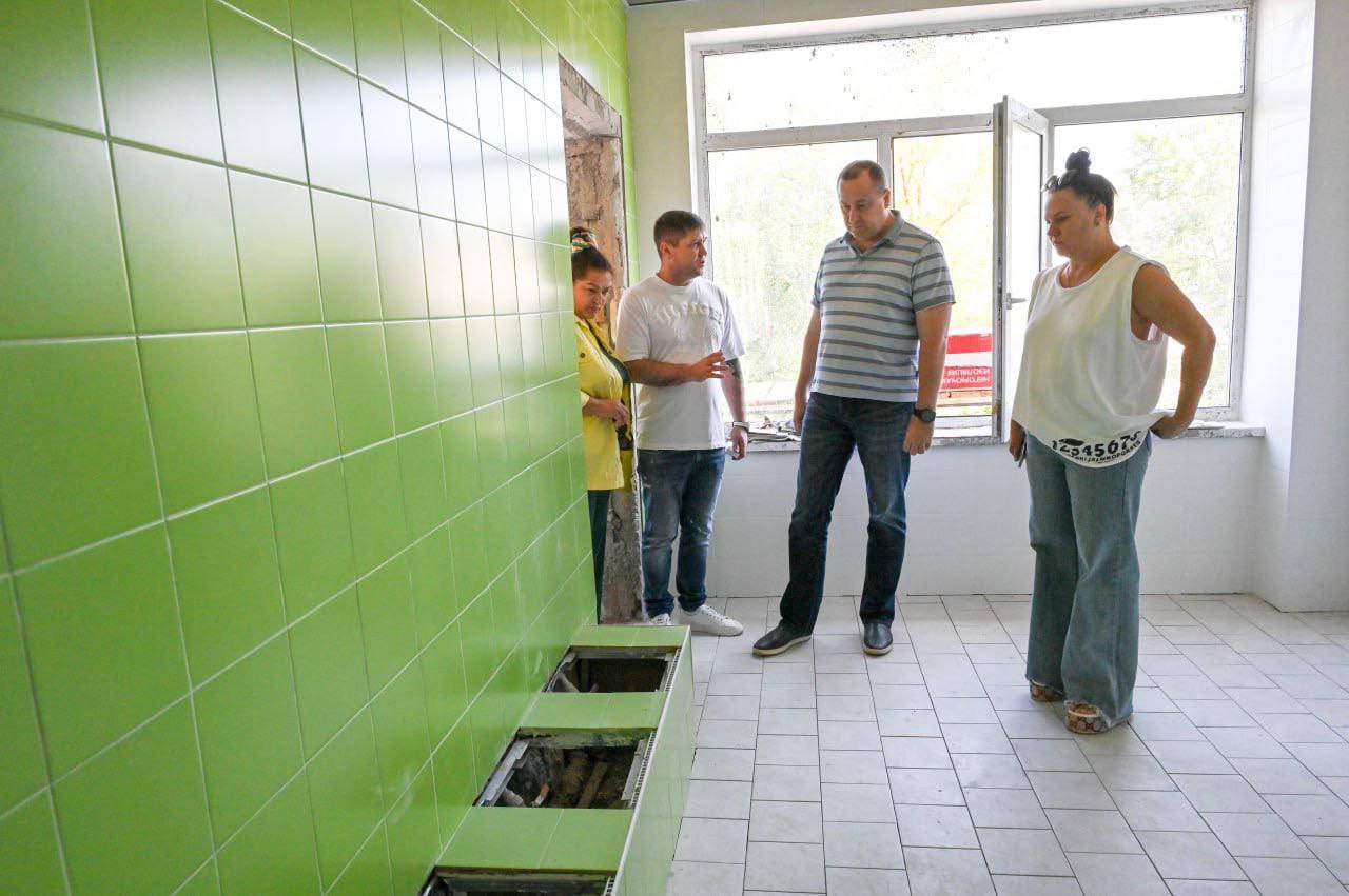 Ход капремонта детского сада проверили в Серпухове