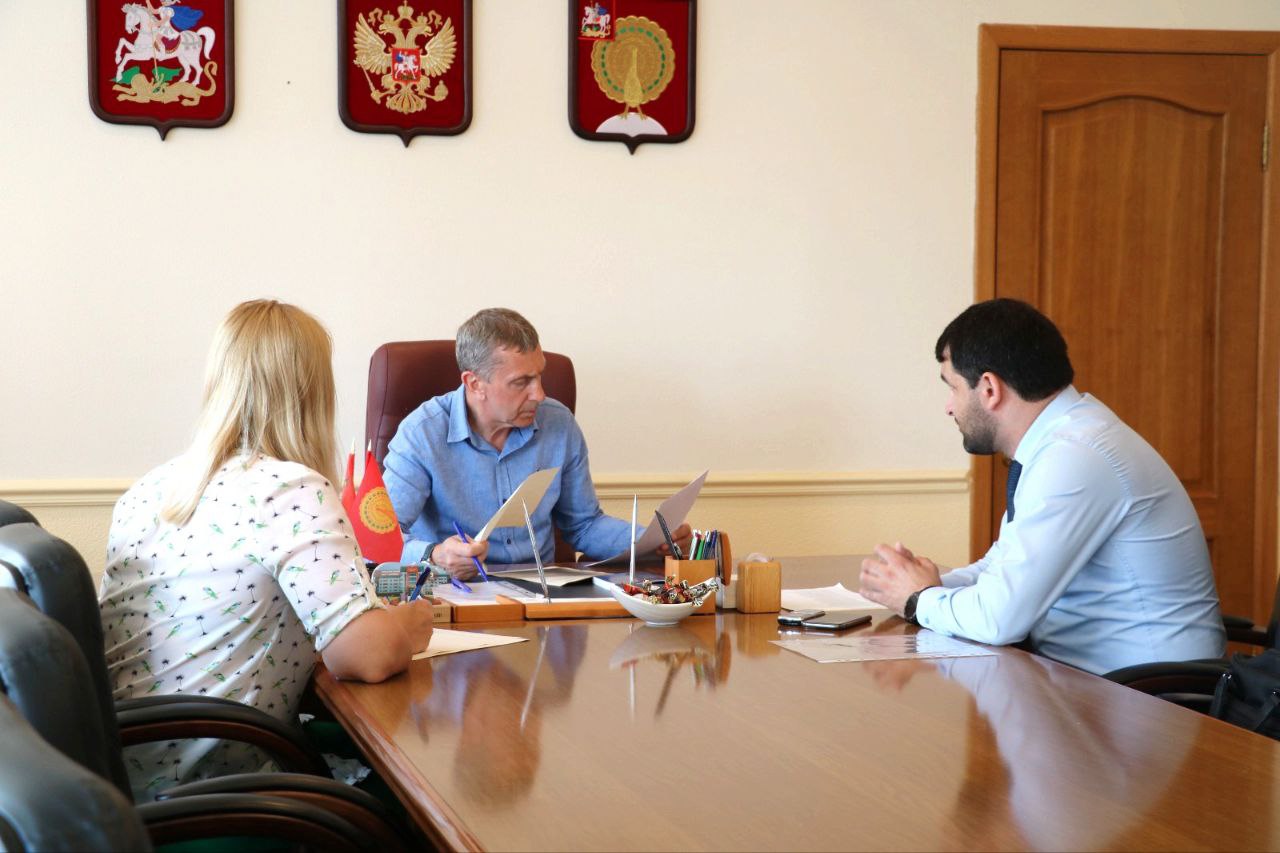 Председатель Совета депутатов Серпухова Михаил Шульга провел приём граждан