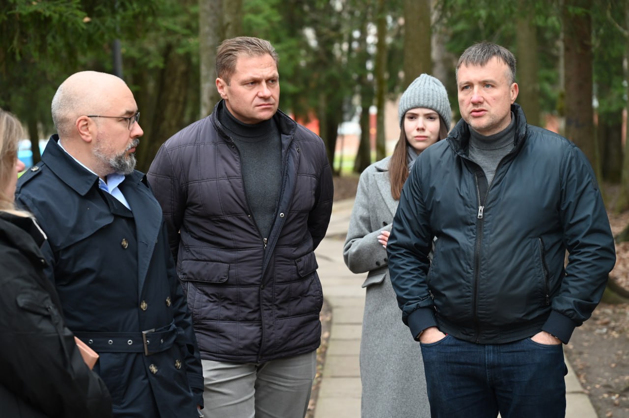 В Оболенске на встрече с жителями депутаты обсудили состояние дворов В Оболенске на встрече с жителями депутаты обсудили состояние дворов