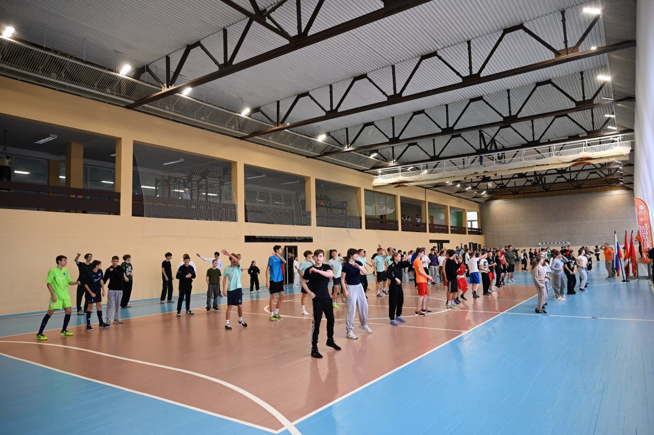 Будь спортивным, как Президент: «Здоровое Отечество» провело в Серпухове марафон зарядок в честь дня рождения Владимира Путина 