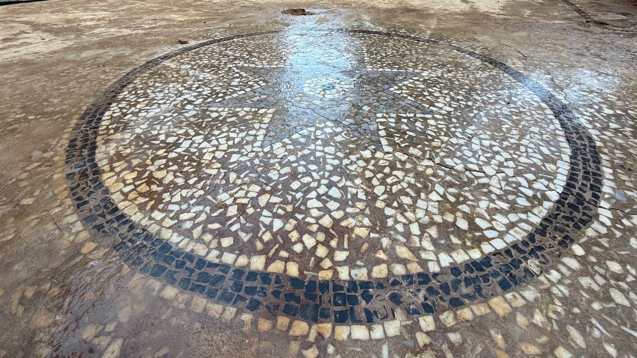 Под полом храма XVII века в Серпухове обнаружили уникальную мозаику 1864 года