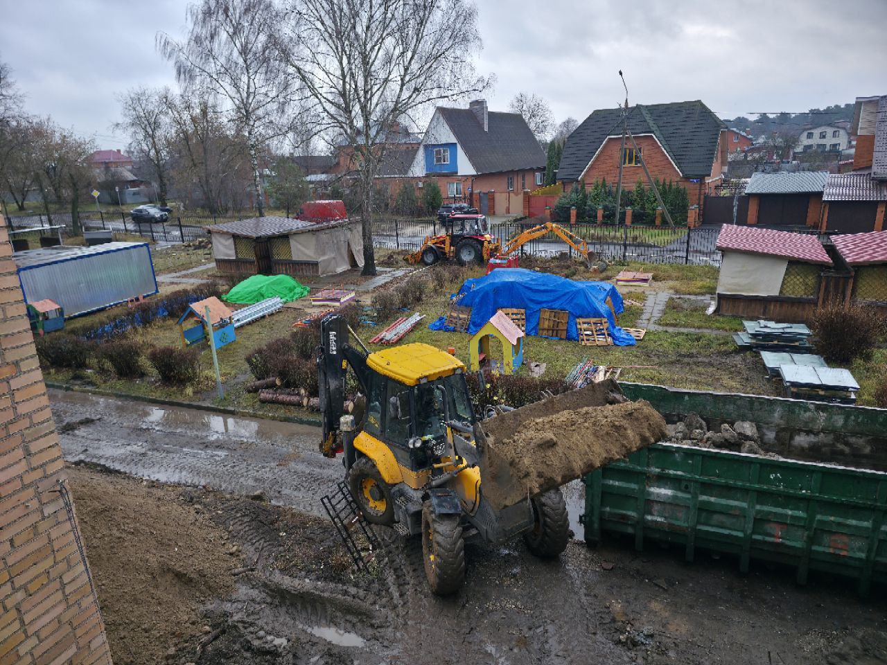 В Серпухове продолжается капремонт двух детских садов
