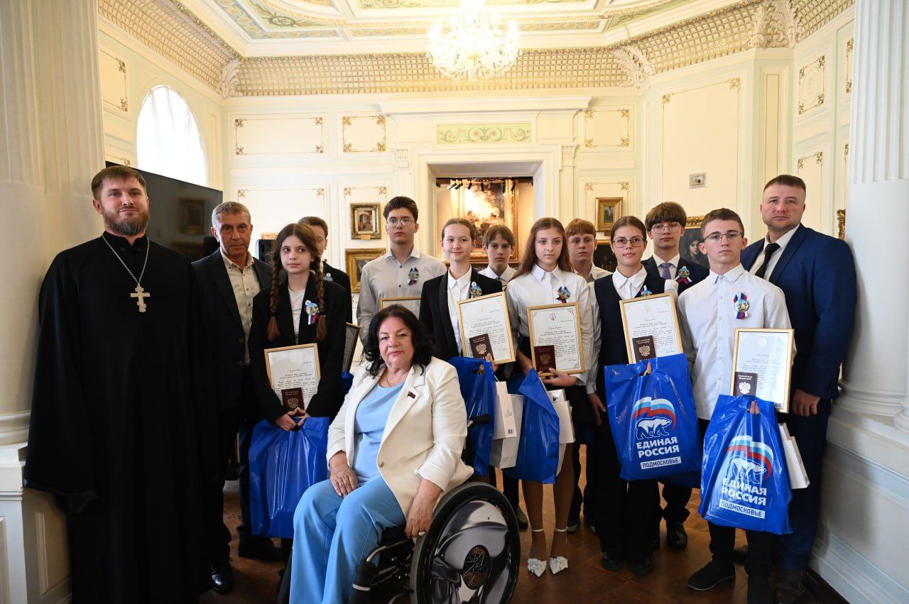 Десять юных серпуховичей получили паспорта в преддверии Дня города