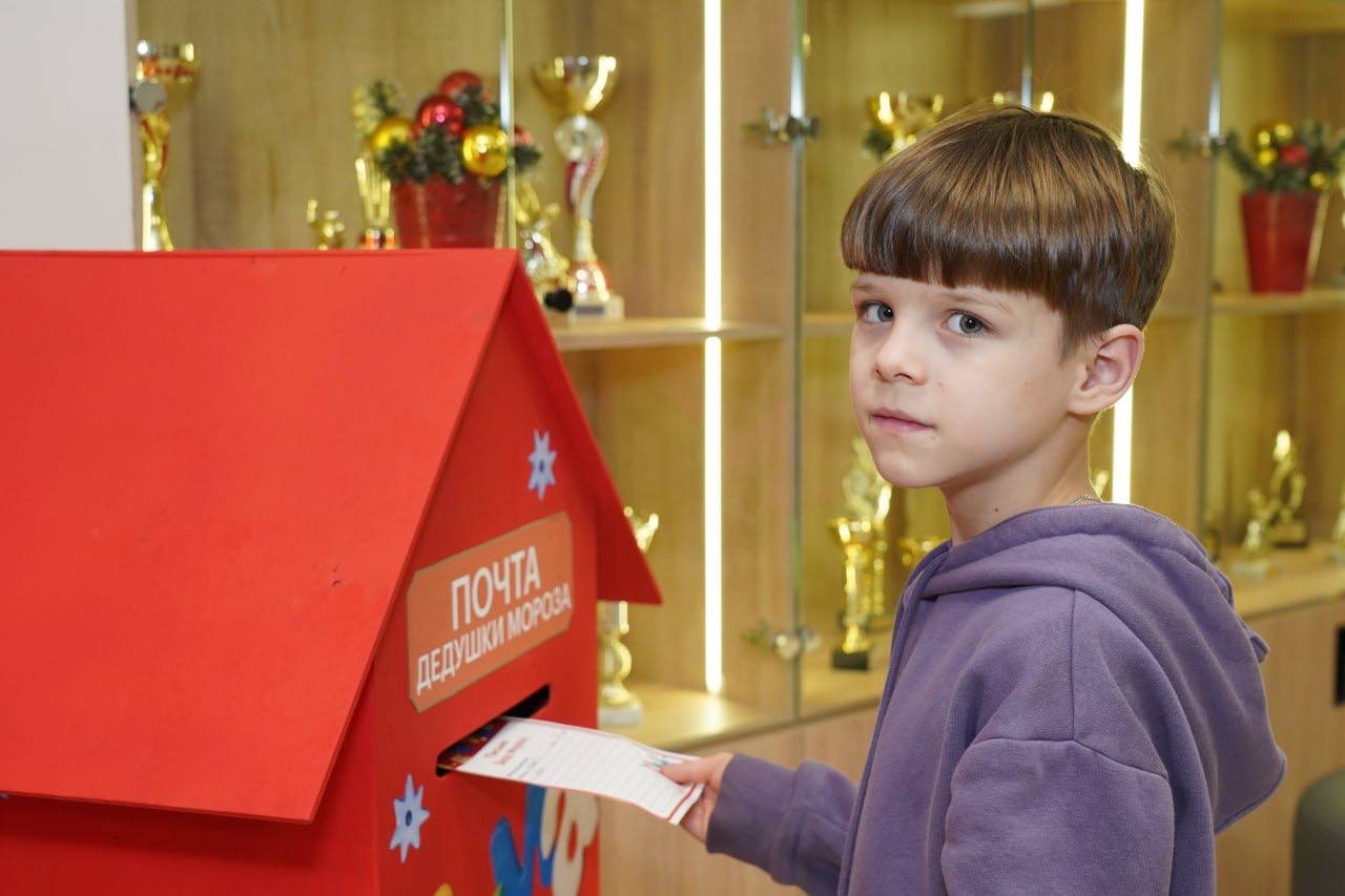 В Серпухове зажглись огни на главных ёлках и открылась Почта Деда Мороза