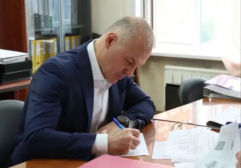 От наказов жителей — к новым решениям: Александр Коган представил документы на выдвижение в Госдуму От наказов жителей — к новым решениям: Александр Коган представил документы на выдвижение в Госдуму