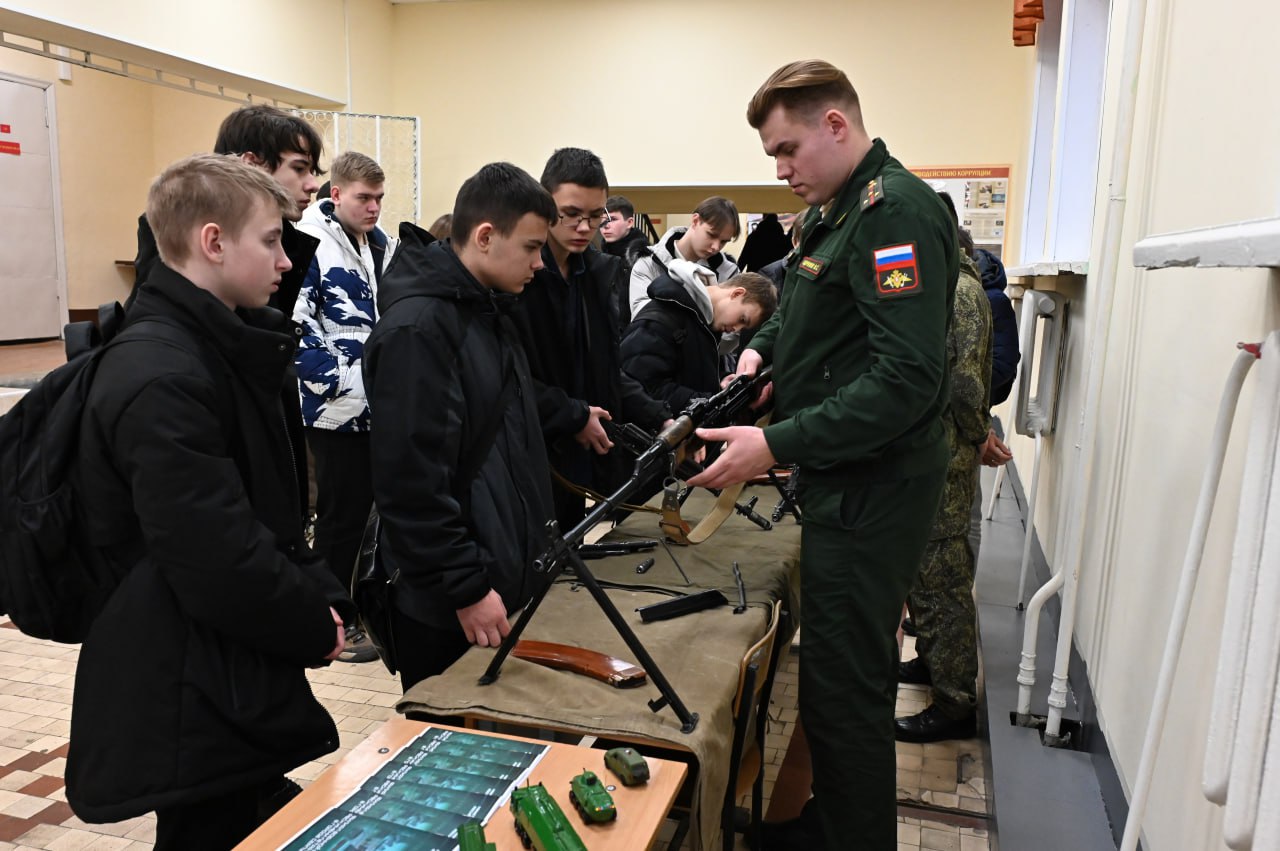 Саршеклассники Серпухова познакомились с военной профессией