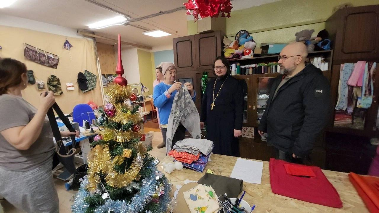 Депутат Николай Пушкин побывал в штабе волонтёров в серпуховском храме и помог с поставкой комплект резины для колес