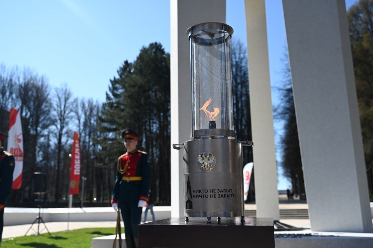 Вечный огонь торжественно зажгли в парке Победы в Пущино