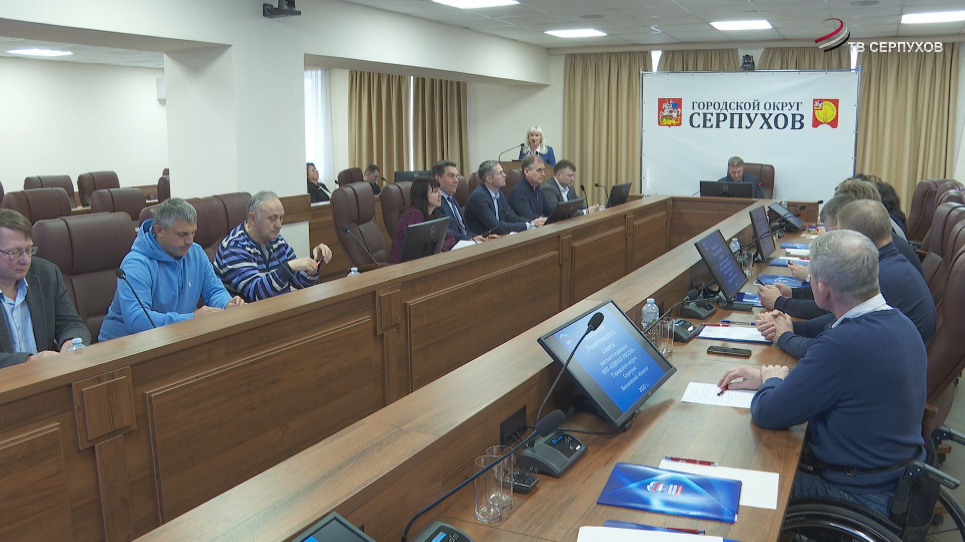 В Серпухове 10 активистов вступили в местное отделение партии «Единая Россия»