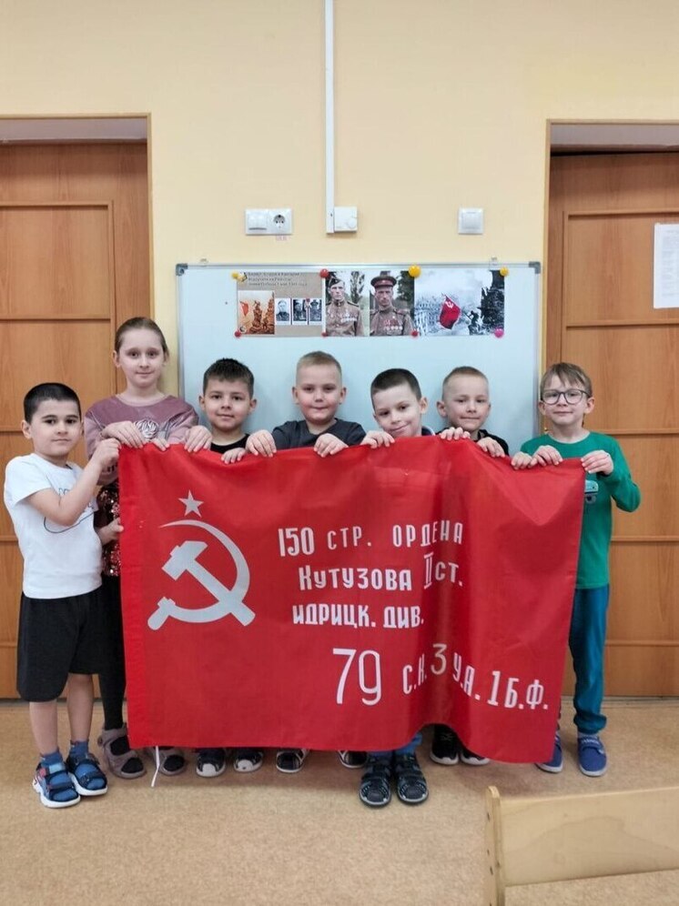 Учащимся школы №19 в Серпухове рассказали о героях, поднявших флаг над Рейхстагом 