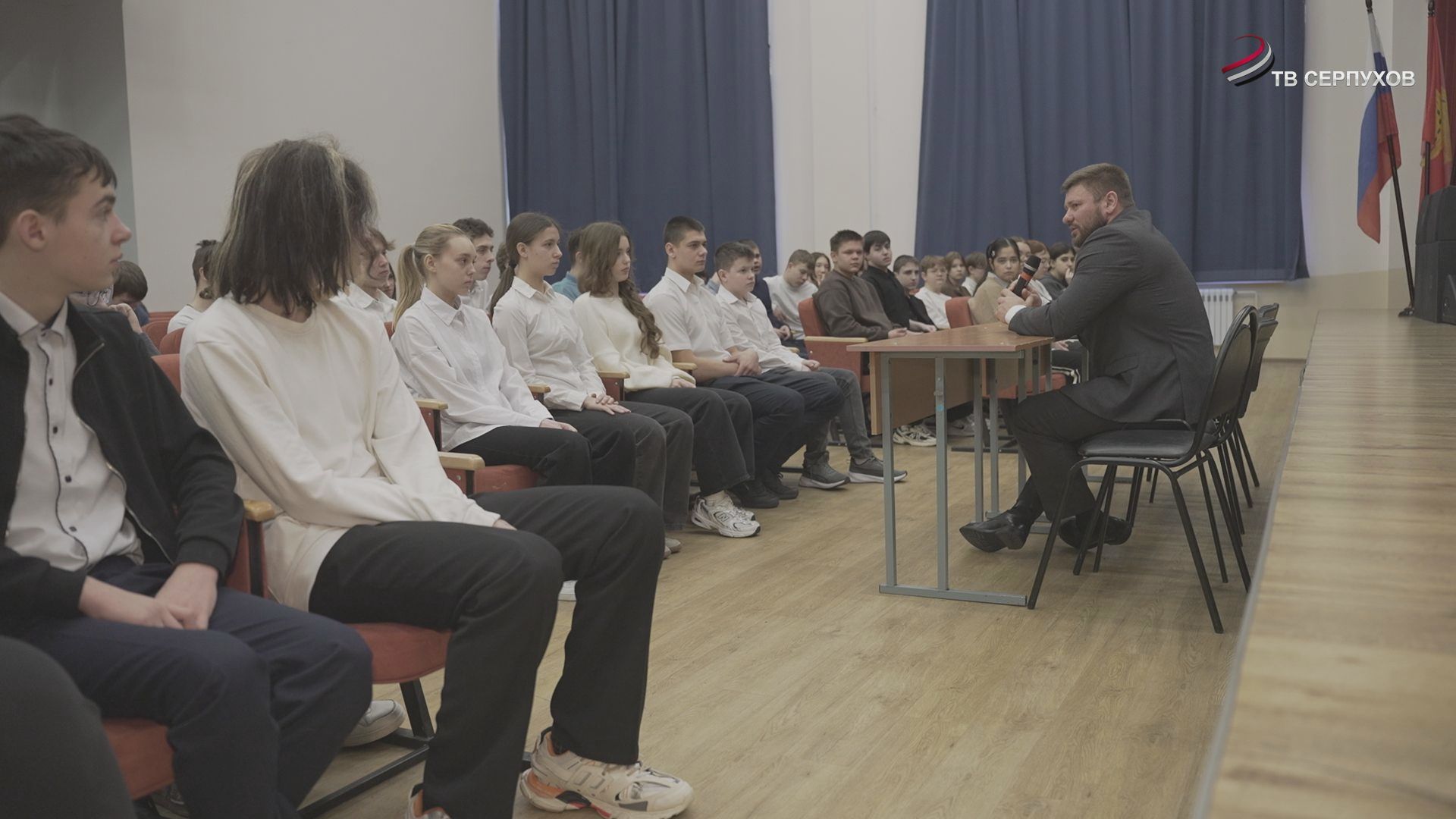 Школьники Серпухова встретились с героем СВО и посмотрели о нём фильм