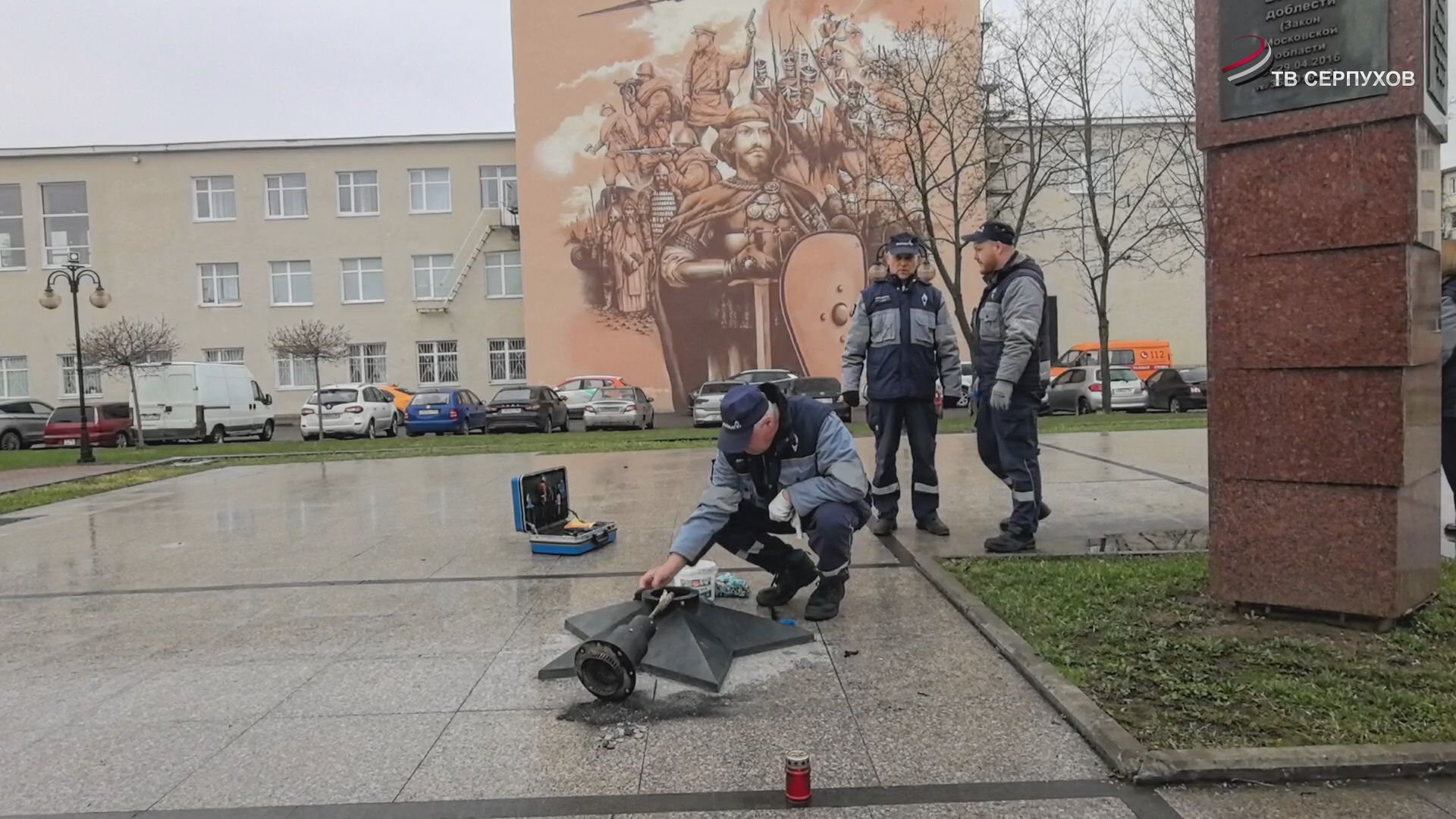 В Серпухове проводят профилактические работы на мемориалах с вечным огнем