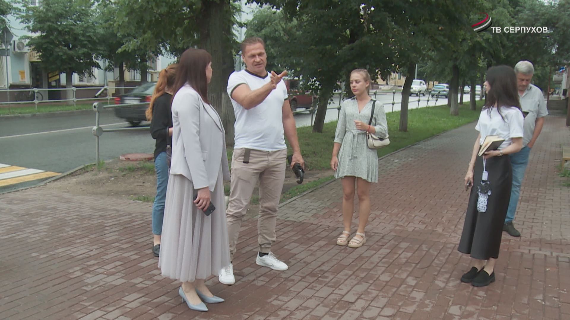 В Серпухове провели содержание дворовых и общественных территорий на ул. Советской