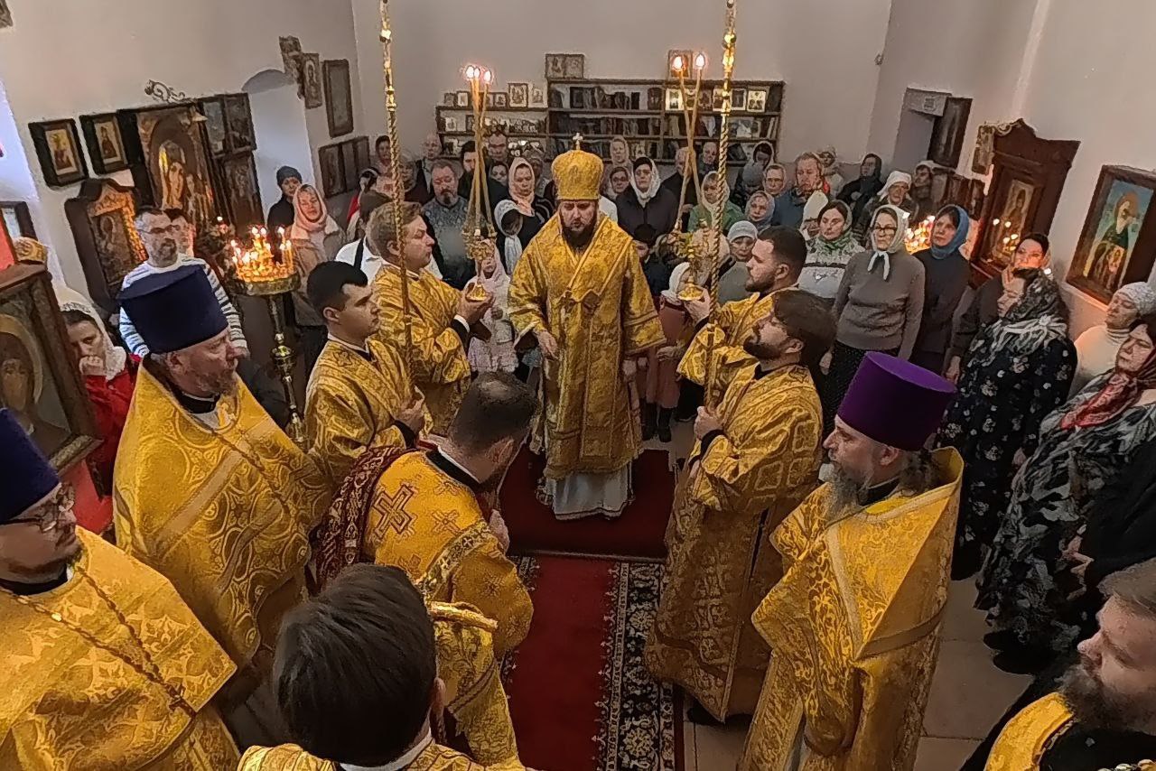 В Казанском храме Серпухова состоялось архиерейское богослужение