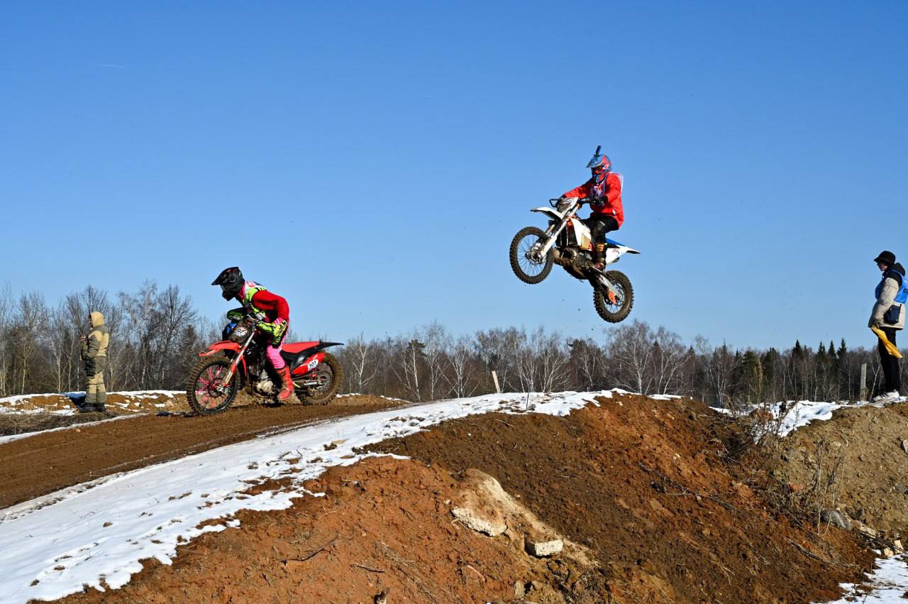 Соревнования по мотокроссу и супер-эндуро прошли в Серпухове 23 февраля