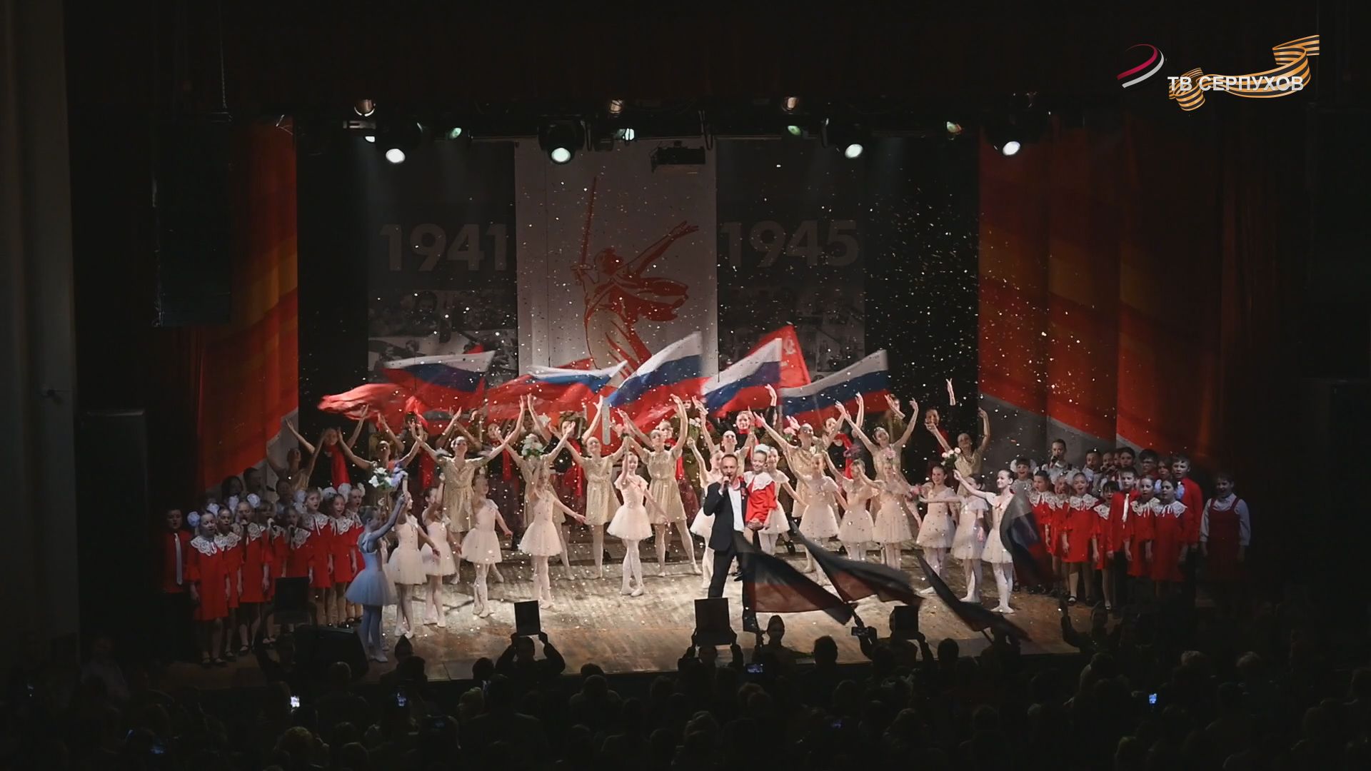 Накануне Дня Победы во Дворце культуры «Россия» округа прошел праздничный концерт