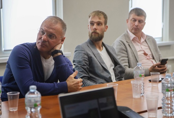 Депутат Госдумы Александр Коган посетил завод ТЕХНОНИКОЛЬ в Серпухове