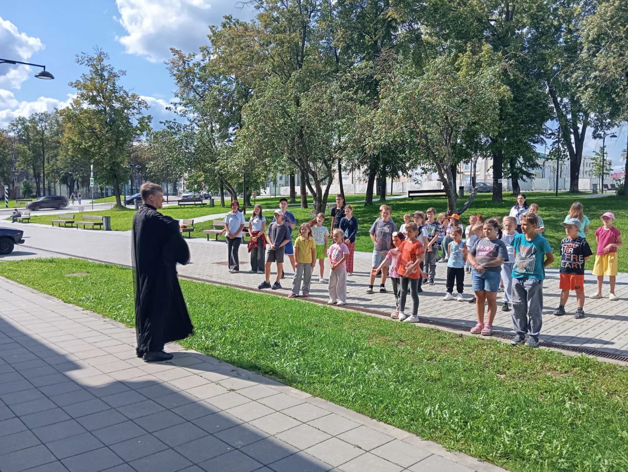 Вожатые Серпуховской Школы подготовки вожатых Дворца молодежи «Дружба» провели квест-игру «По следам спелых яблок»