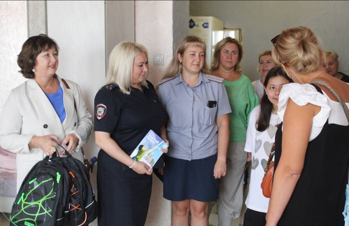 В Серпухове полицейские приняли участие во Всероссийской благотворительной акции «Помоги пойти учиться»