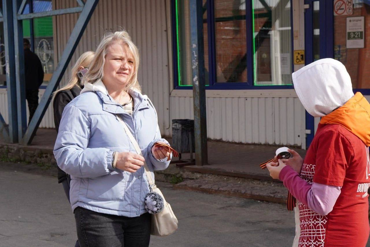 В Пущино прошла акция по раздаче Георгиевских ленточек 