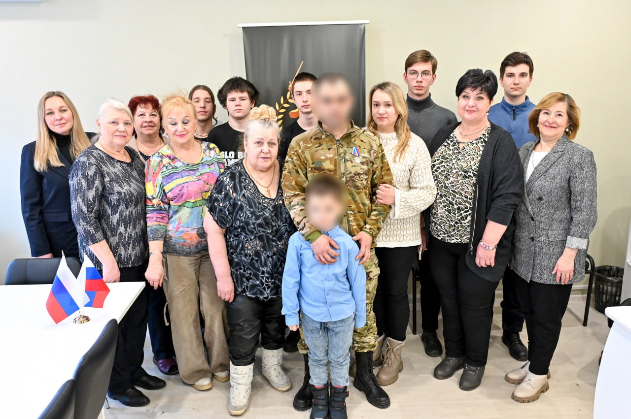 Единороссы Серпухова передали гуманитарную помощь участнику СВО