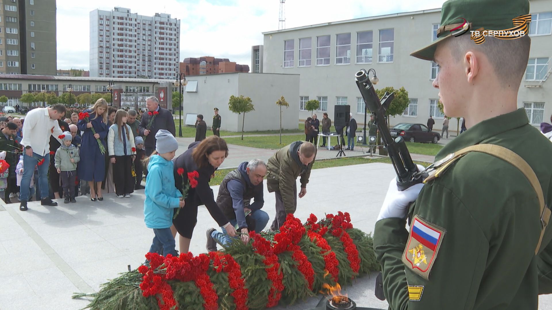 В Серпухове в честь Дня Победы прошли памятные акции и возложения цветов