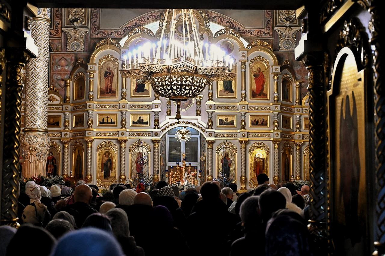 В храмах Серпухова встретили праздник Рождества Христова 