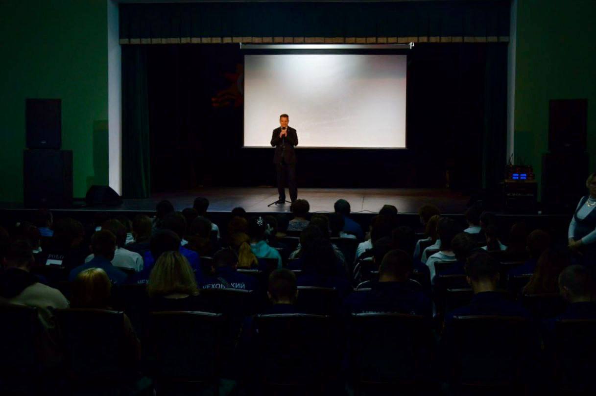 Школьникам п. Пролетарский в Серпухове рассказали о проекте по увековечиванию памяти воевавших земляков