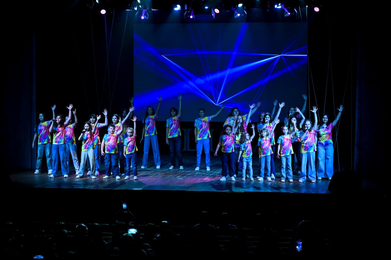 Во дворце культуры «Россия» состоялся отчётный концерт Образцового коллектива «Студия эстрадного вокала «Лира» - «Я люблю тебя, Россия!»