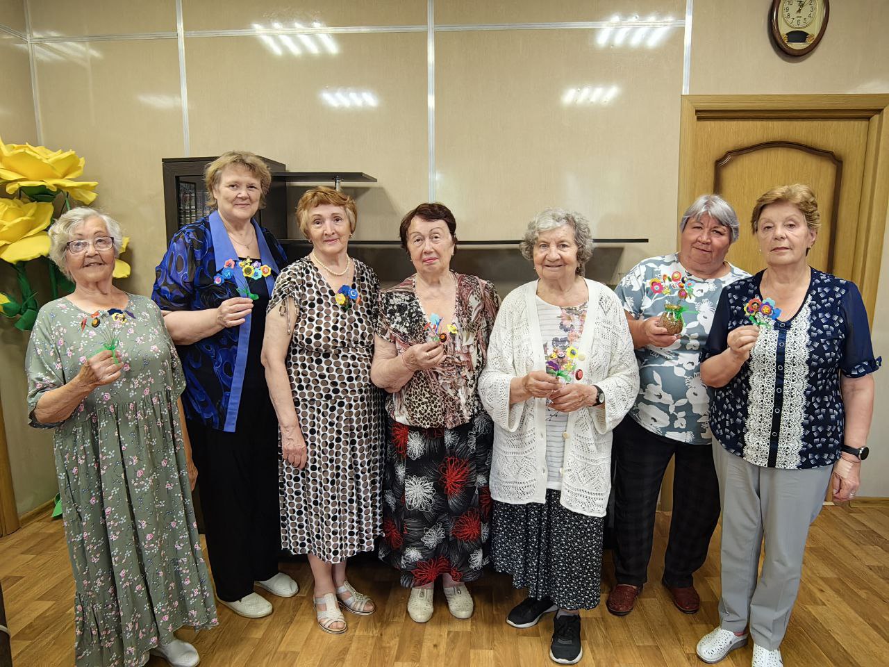 Мастер-класс «Букет из пуговиц» провели в отделении соцреабилитации №3 центра «Серпуховский»